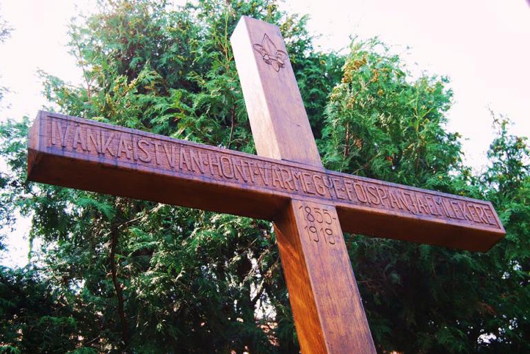 Memorial cross